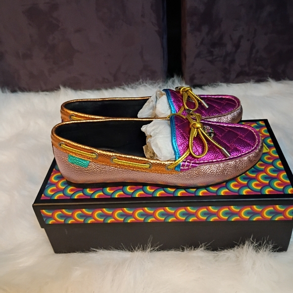 Kurt Geiger Vibrant Eagle Moccasins with Gold Bow NEW IN THE BOX - Picture 7 of 12